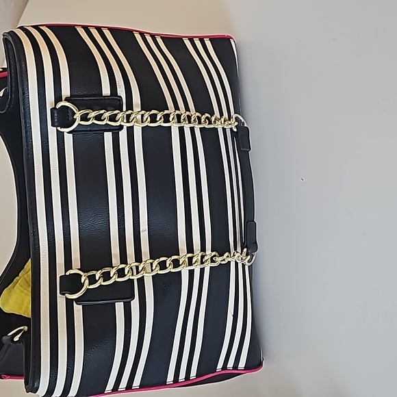 Betsey Johnson White Black Striped Lipstick Applique Hand Bag PurseChain Straps - Picture 4 of 16